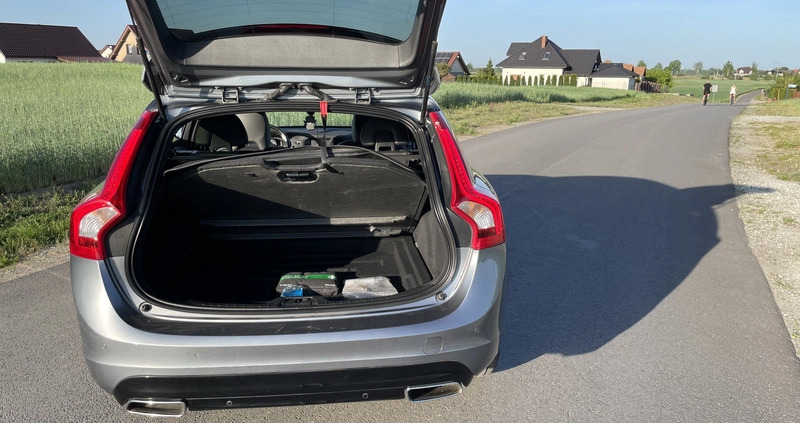 Volvo V60 cena 61999 przebieg: 190542, rok produkcji 2017 z Szczecin małe 172